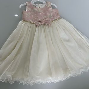 Girls dress